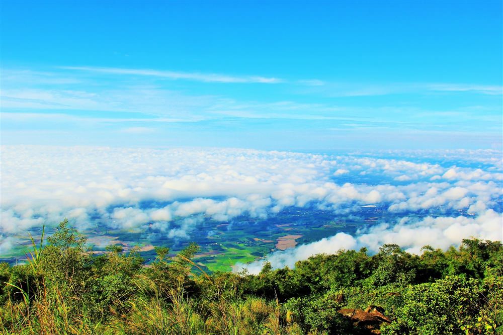 10-ngon-nui-dep-nhat-mien-Nam-de-hiking