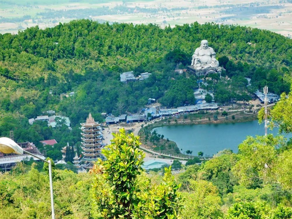 10-ngon-nui-dep-nhat-mien-Nam-de-hiking
