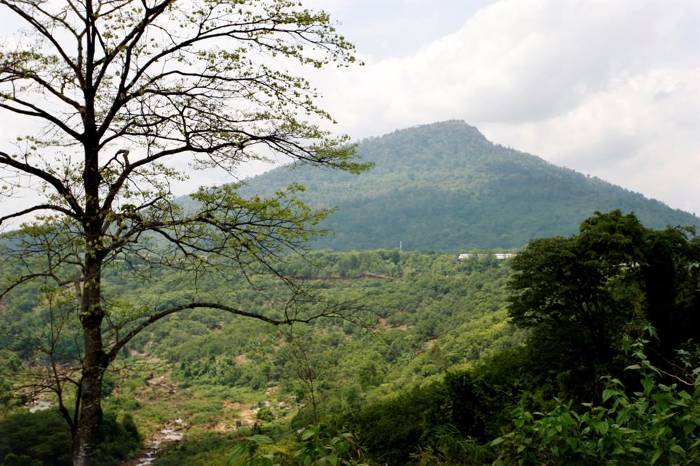 10-ngon-nui-dep-nhat-mien-Nam-de-hiking