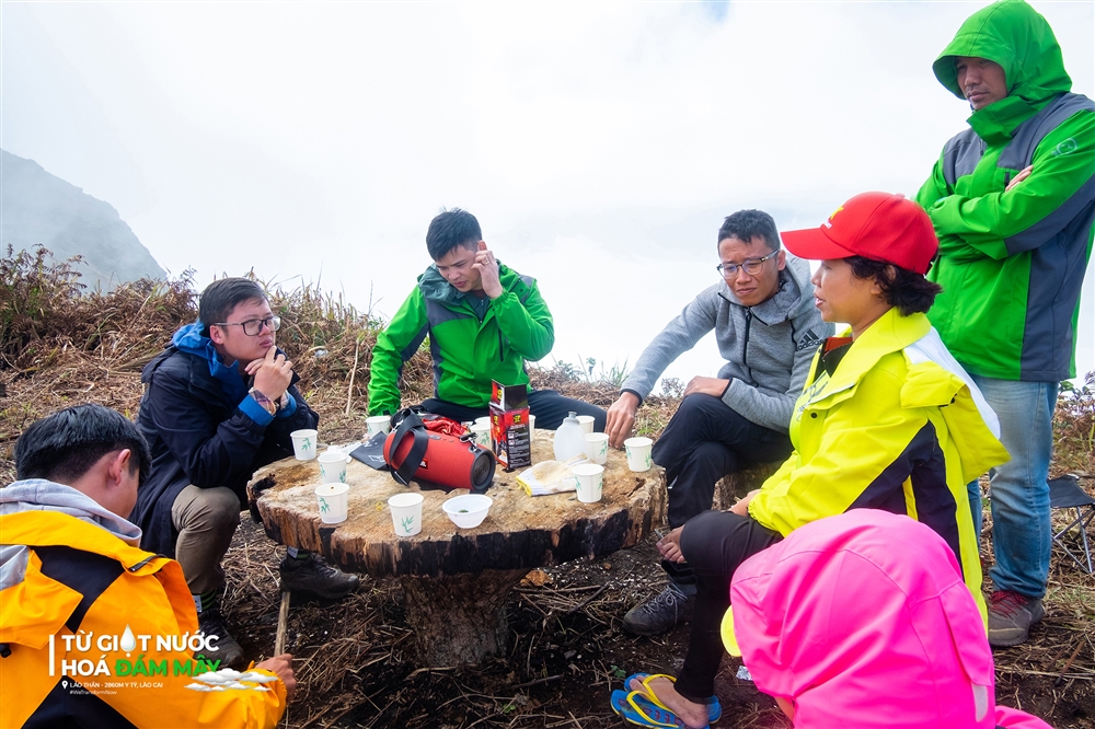 wetransformnow-tu-giot-nuoc-hoa-dam-may-16.jpg