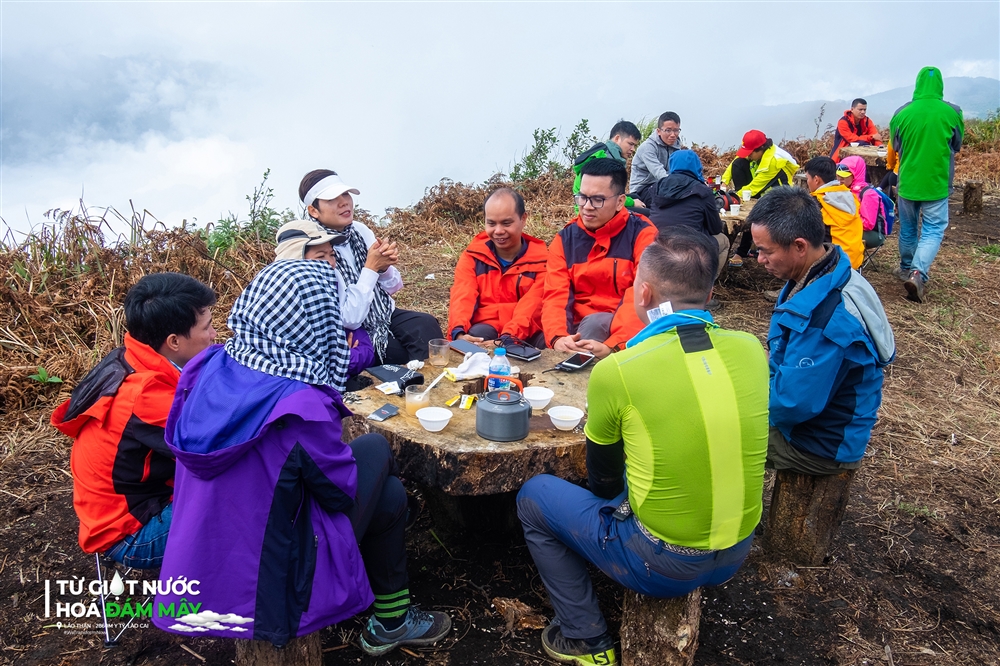 wetransformnow-tu-giot-nuoc-hoa-dam-may-14.jpg