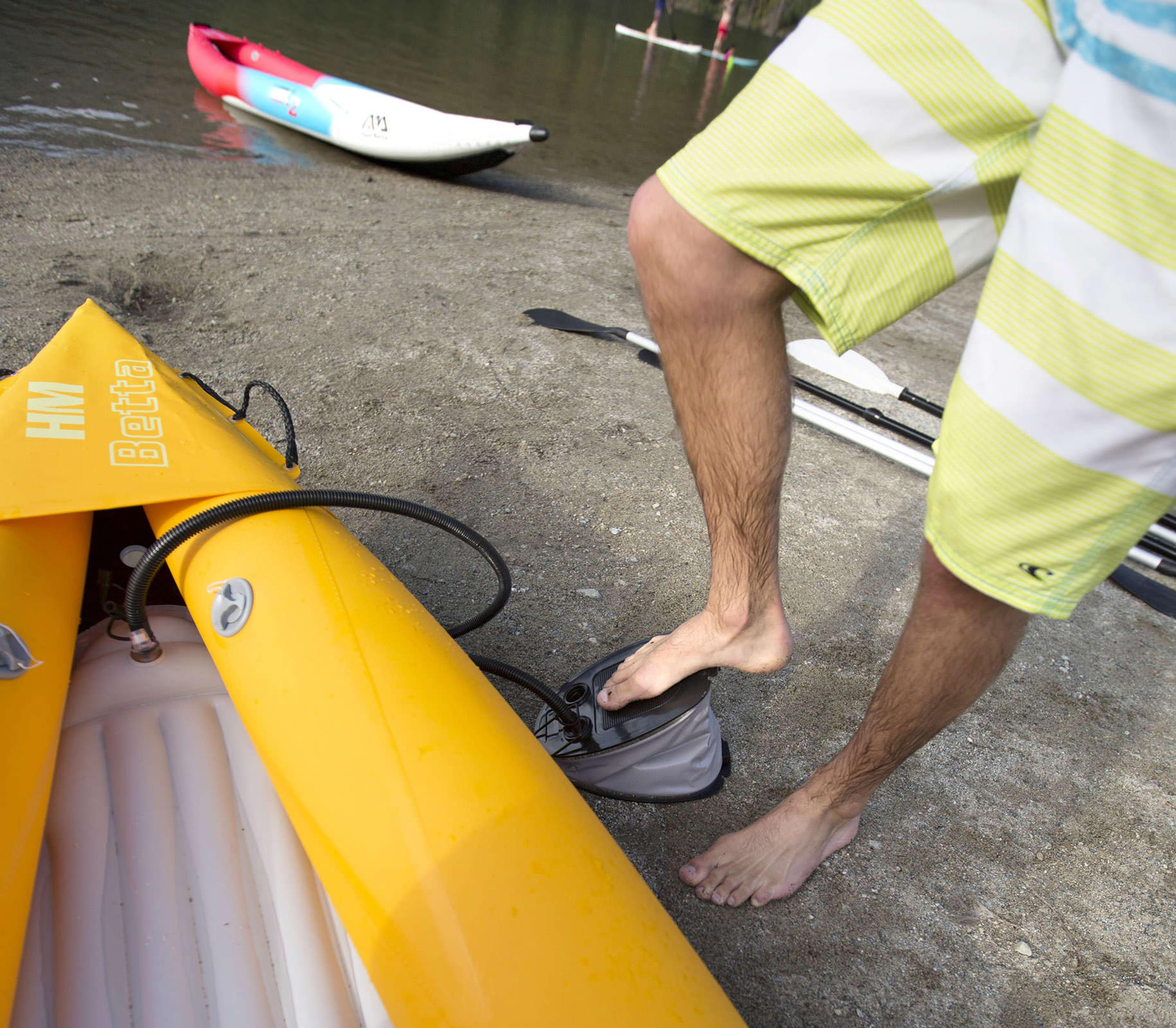 bom-chan-aqua-marina-11-kayak-foot-pump-B9500045-wetrek.vn