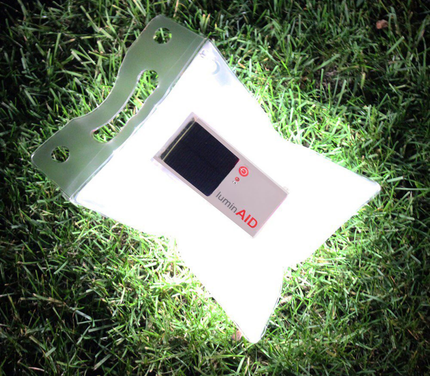 den-xach-tay-bom-hoi-nang-luong-mat-troi-tentsile-luminaid-solar-light-wetrek.vn