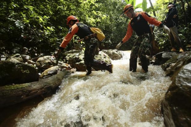 ca-thai-lan-huong-ve-tham-luang-hi-vong-tim-thay-huan-luyen-vien-va-12-nam-thieu-nien-mat-tich-wetrekvn