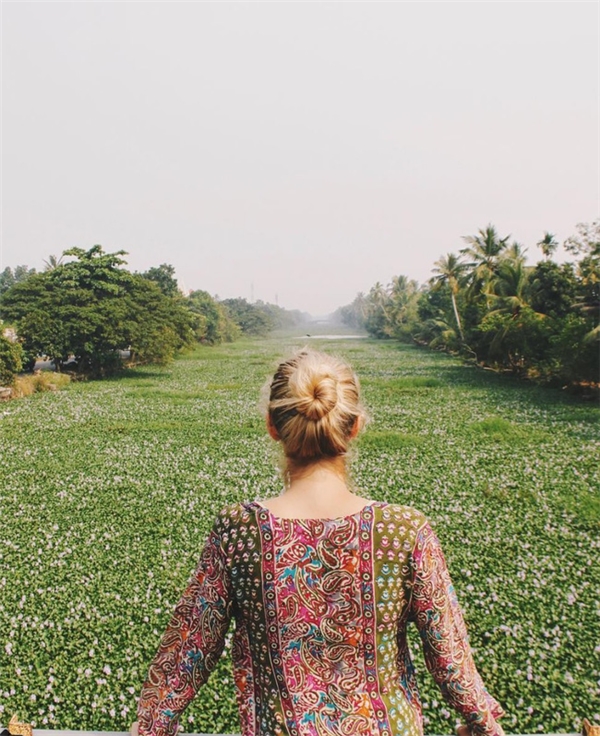 cap-doi-cong-so-ru-nhau-nghi-viec-de-di-phuot-vong-quanh-chau-a-wetrekvn