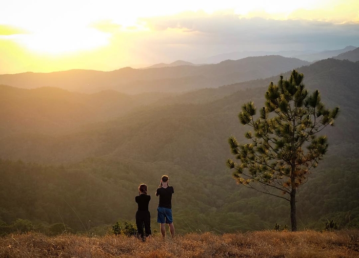 me-man-voi-cung-duong-trekking-dep-nhat-viet-nam-bat-ke-hai-mua-mua-nang-wetrekvn