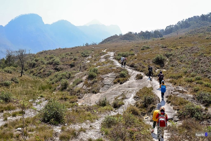 luu-ngay-nhung-cung-duong-trekking-dep-nhung-day-hiem-nguy-khien-ban-phai-de-chung-khi-chinh-phuc-wetrekvn