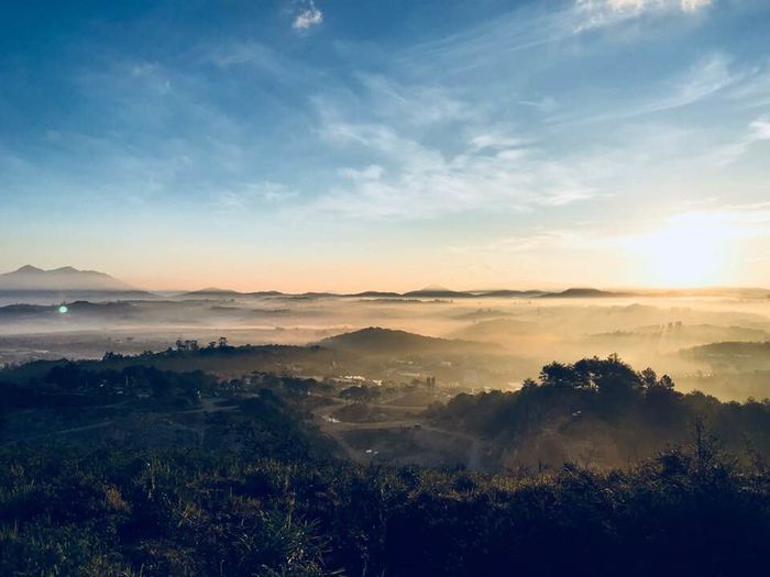 ven-buc-man-bi-mat-noi-san-may-ngam-binh-minh-tuyet-dep-nhung-khong-phai-ai-cung-biet-o-da-lat-wetrekvn