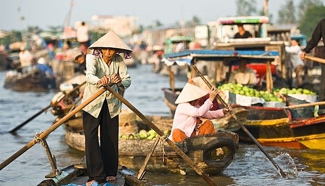 ghe-tien-giang-mua-nuoc-noi-tham-ngoi-dinh-tram-tuoi-co-kinh-reu-phong-wetrekvn