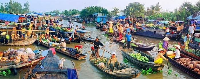 ghe-tien-giang-mua-nuoc-noi-tham-ngoi-dinh-tram-tuoi-co-kinh-reu-phong-wetrekvn