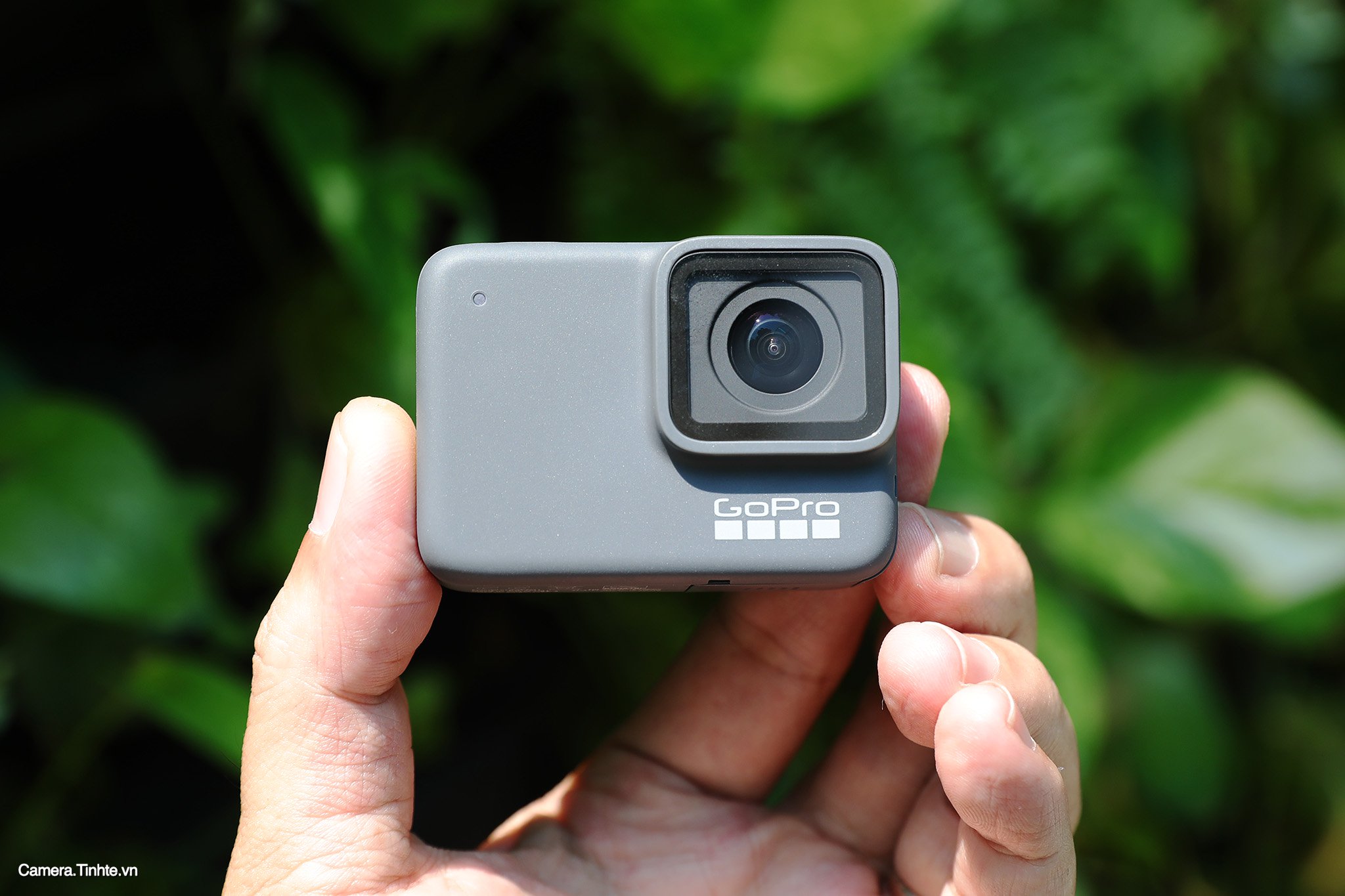 tren-tay-gopro-hero-7-co-3-phien-ban-black-silver-white-voi-3-gia-khac-nhau-wetrekvn