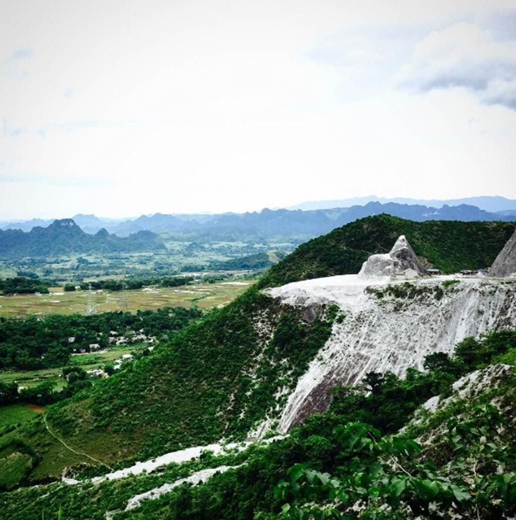 ngo-ngang-ngon-deo-phu-day-tuyet-trang-dep-nhu-chau-au-o-hoa-binh-wetrekvn