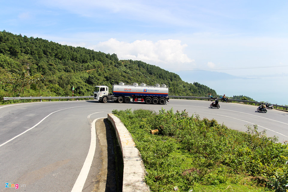 nhung-khuc-cua-tu-than-tren-deo-hai-van-wetrekvn