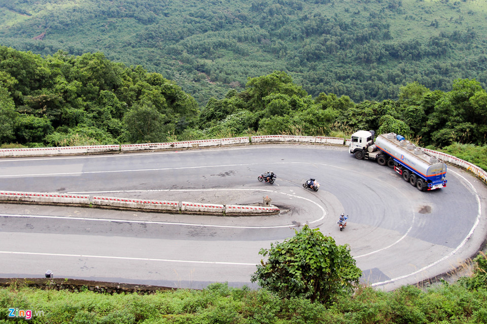 nhung-khuc-cua-tu-than-tren-deo-hai-van-wetrekvn