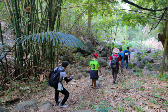 cuoi-tuan-chinh-phuc-nui-chua-chan-wetrekvn