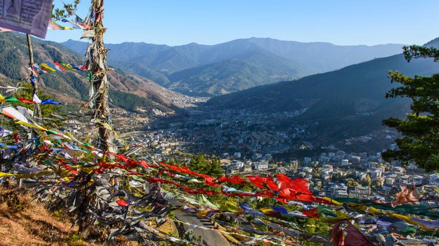 quoc-te-hanh-phuc-dat-nuoc-bhutan-va-nhung-con-nguoi-nhin-doi-bang-anh-mat-lac-quan