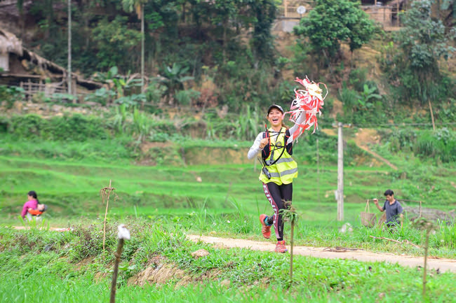 Co-gai-viet-tro-thanh-phu-nu-chau-a-dau-tien-chinh-phuc-4-sa-mac-khac-nghiet-nhat-the-gioi-wetrek.vn