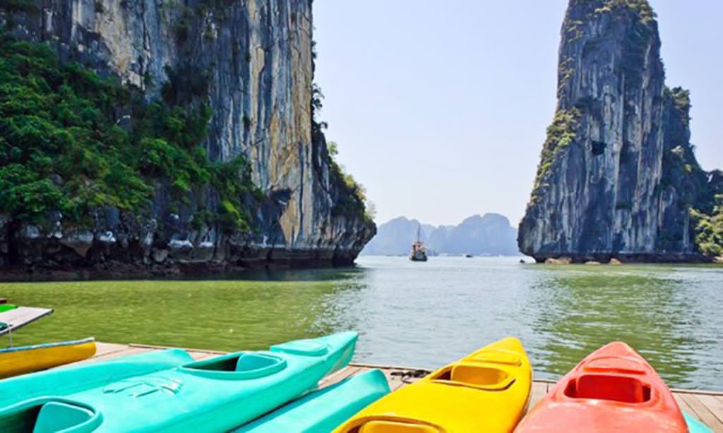 Hanh-trinh-cheo-kayak-kham-pha-tron-ven-trang-an-ninh-binh-wetrek.vn