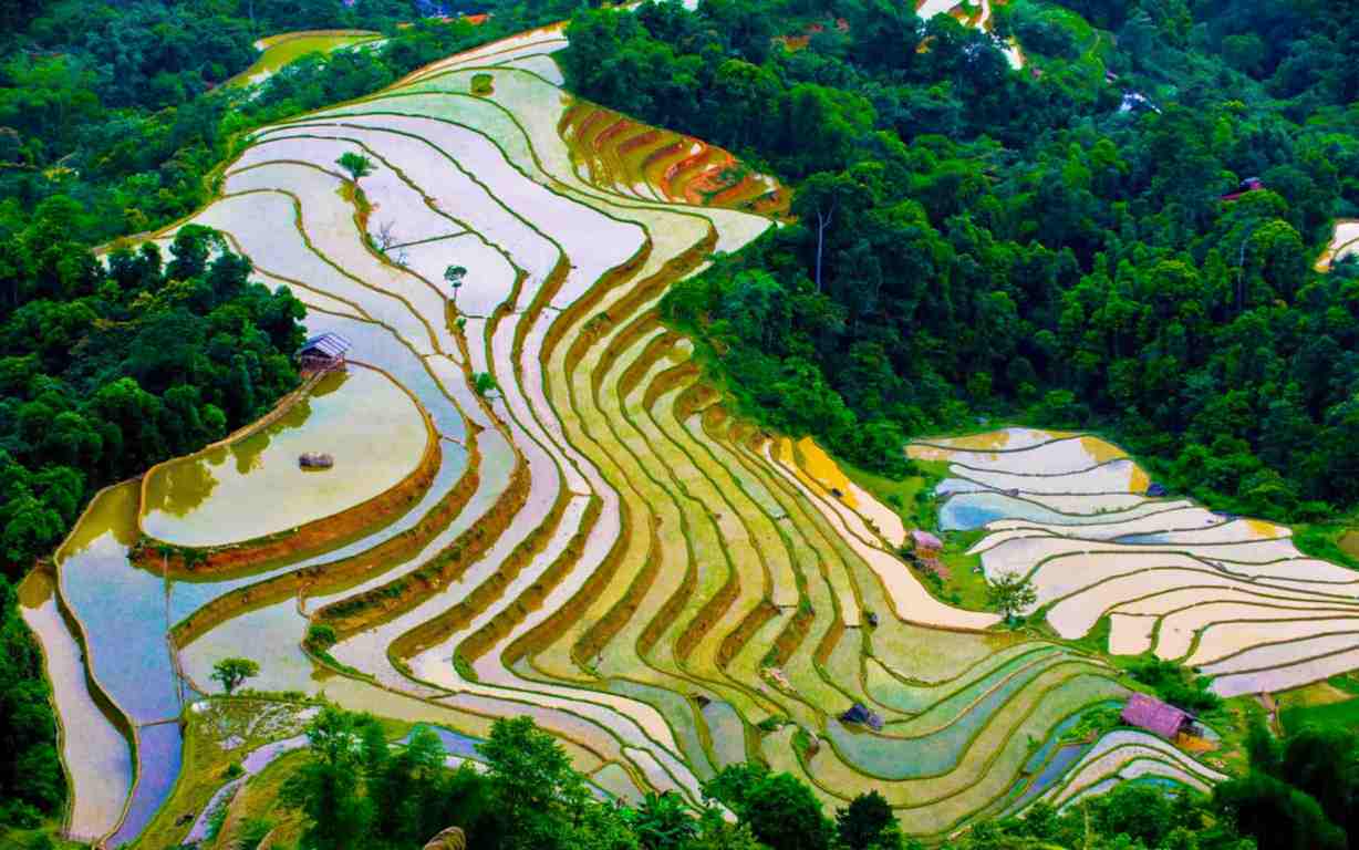 Muon-duoc-chiem-nguong-nhung-o-mau-da-sac-cua-thien-nhien-hay-den-tay-bac-mua-nuoc-do-wetrek.vn