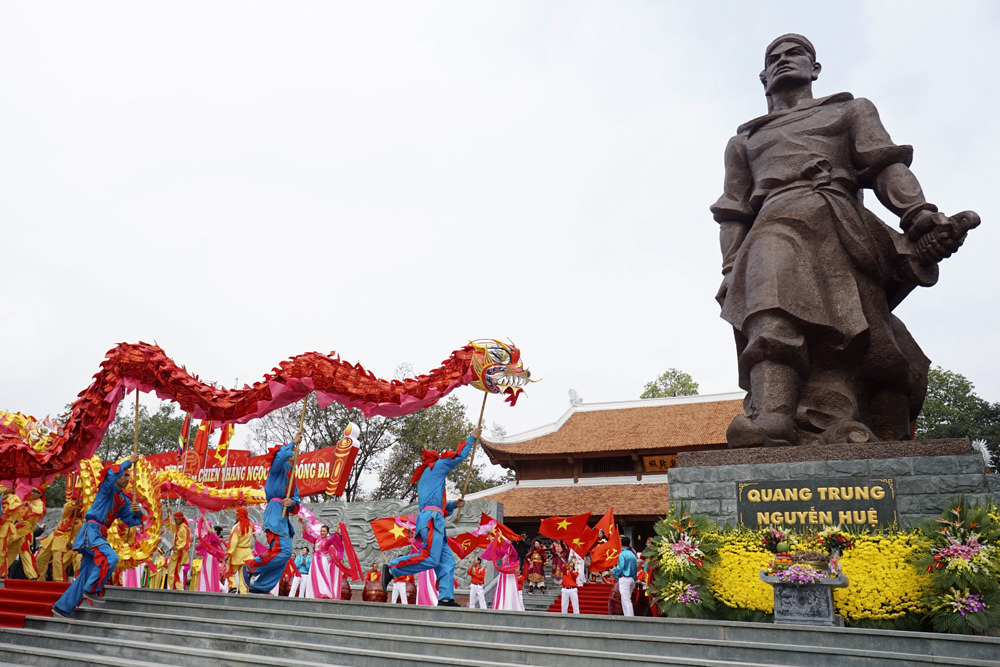 Thang-Gieng-kham-pha-cac-le-hoi-du-xuan-doc-mien-dat-nuoc-wetrek.vn