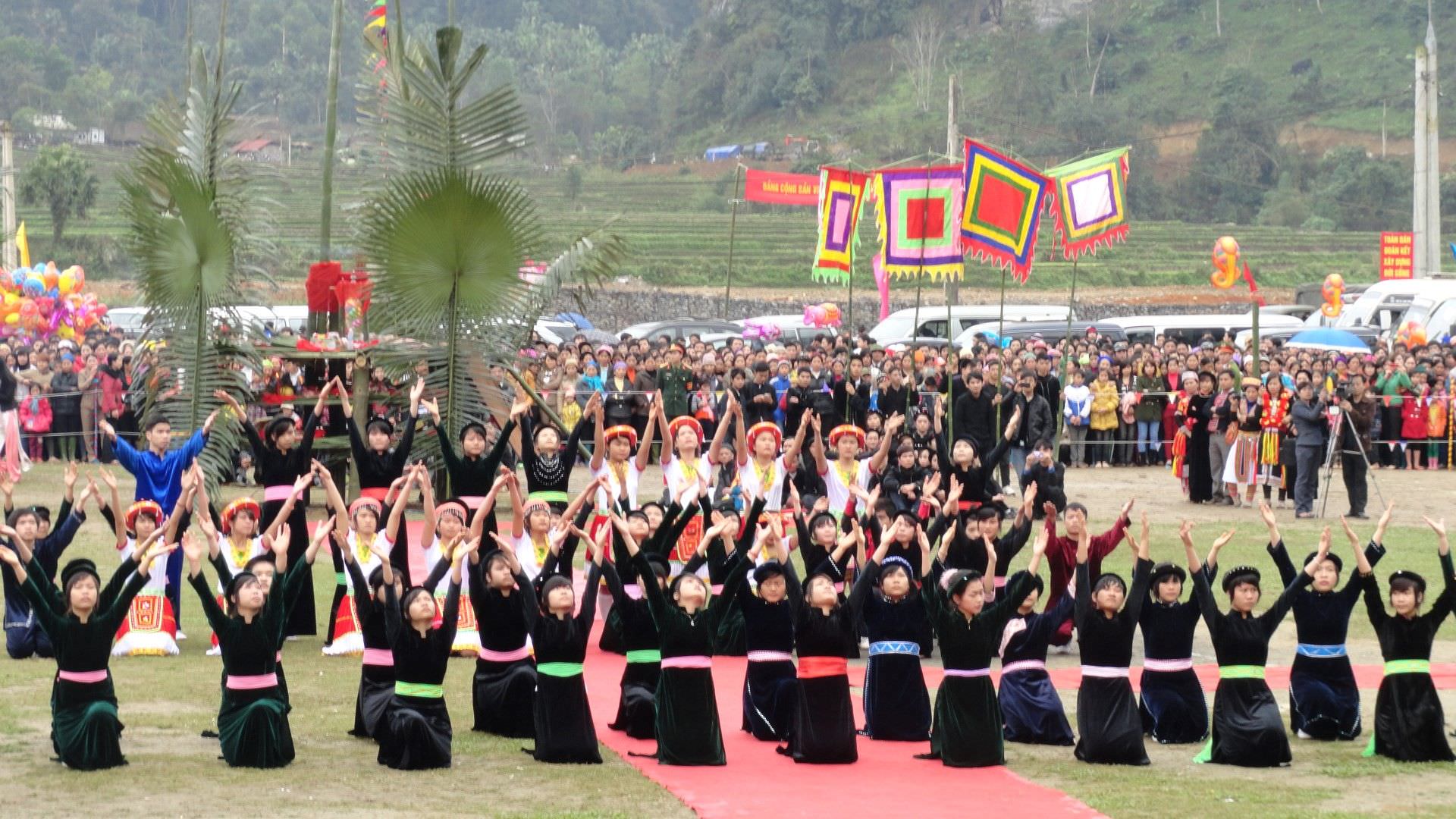 Thang-Gieng-kham-pha-cac-le-hoi-du-xuan-doc-mien-dat-nuoc-wetrek.vn