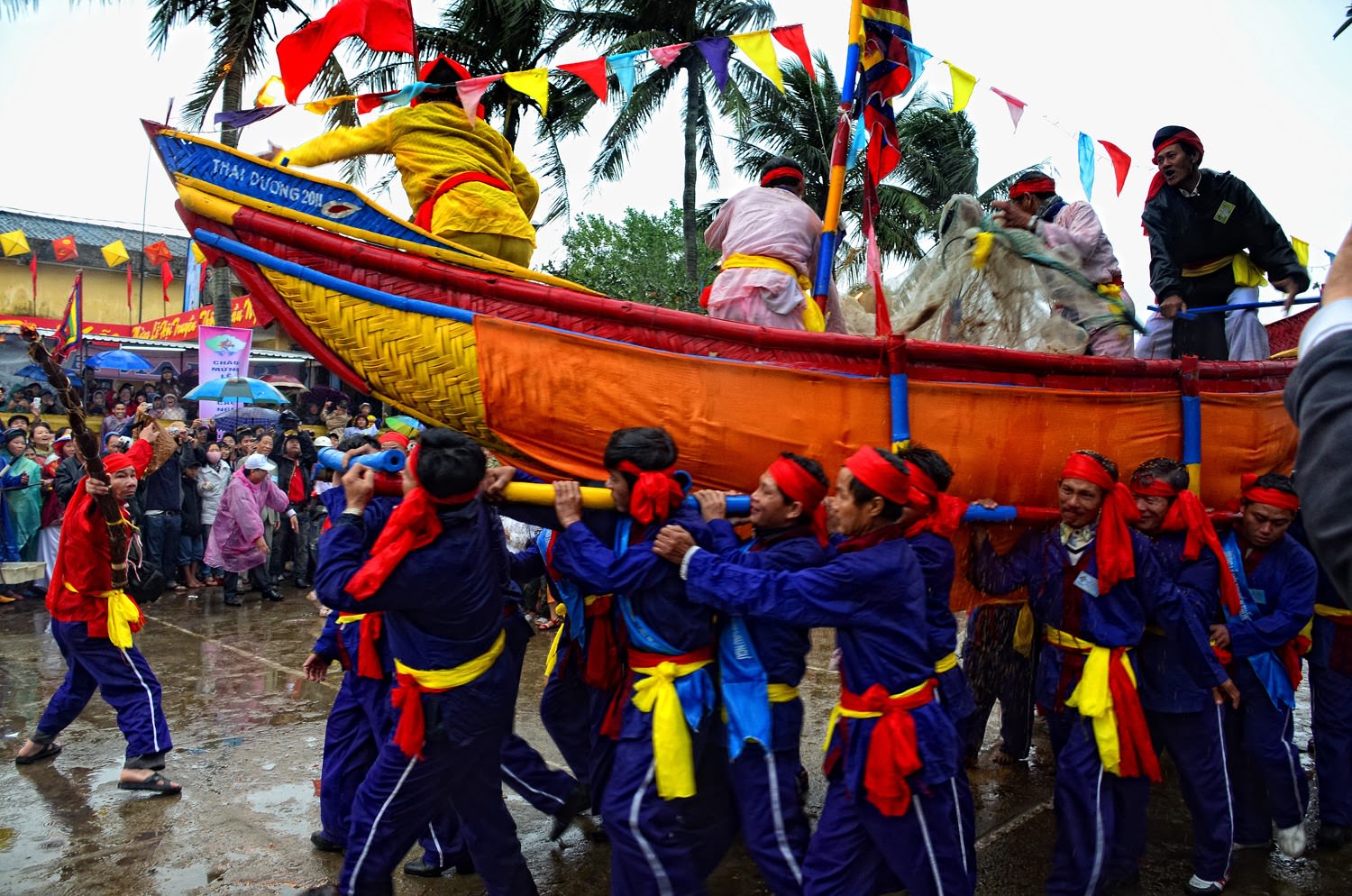 Thang-Gieng-kham-pha-cac-le-hoi-du-xuan-doc-mien-dat-nuoc-wetrek.vn