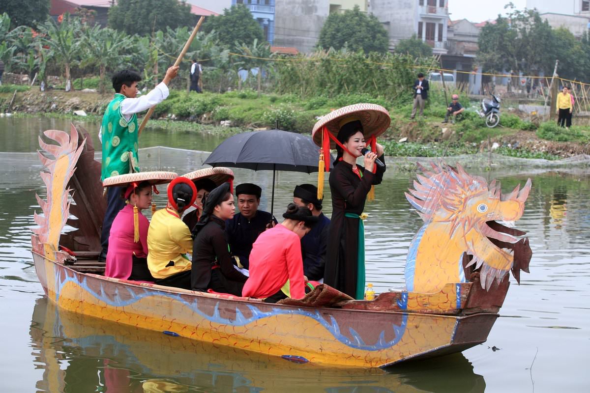 Thang-Gieng-kham-pha-cac-le-hoi-du-xuan-doc-mien-dat-nuoc-wetrek.vn