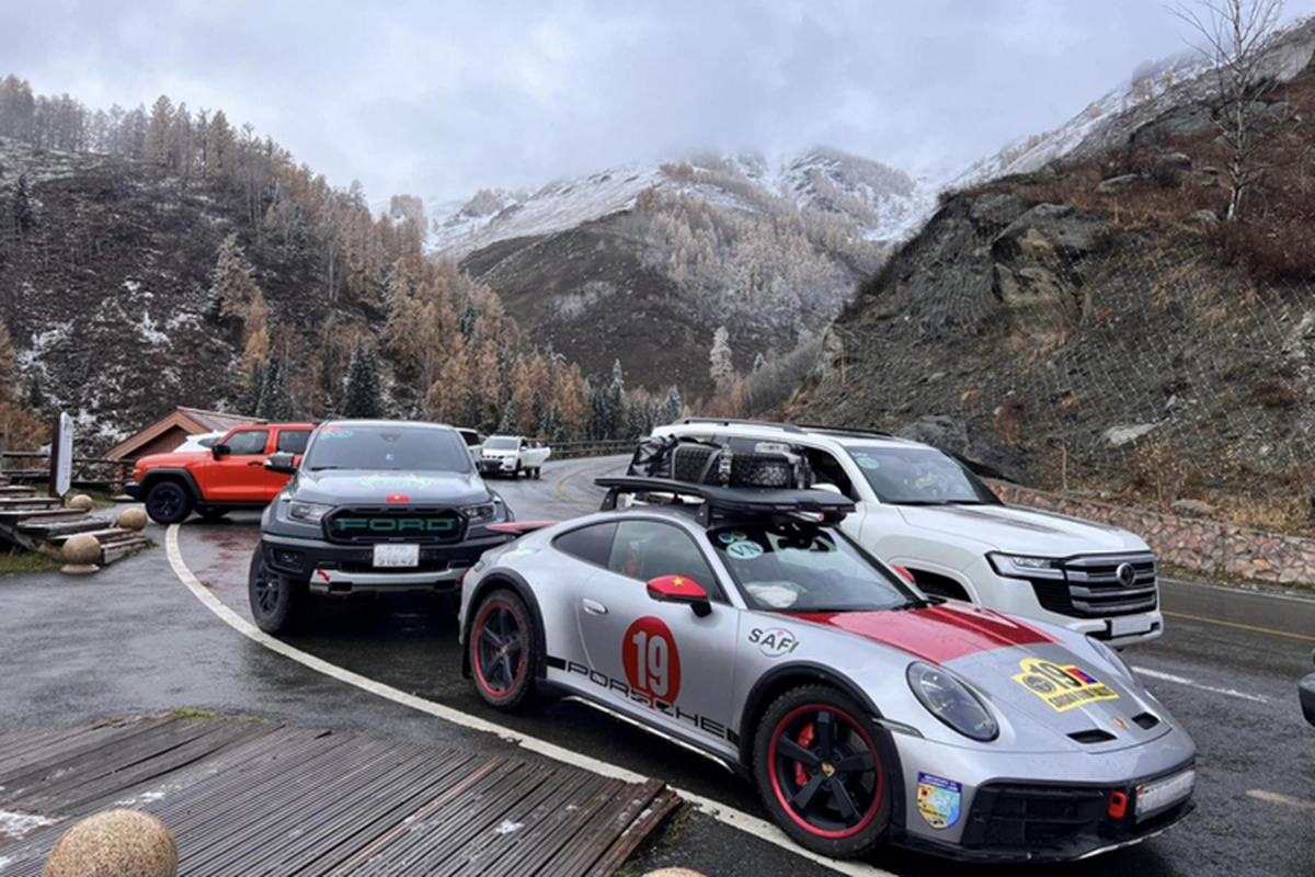 Porsche 911 Dakar hơn 16 tỷ của doanh nhân Việt đi off-road vòng quanh Trung Quốc