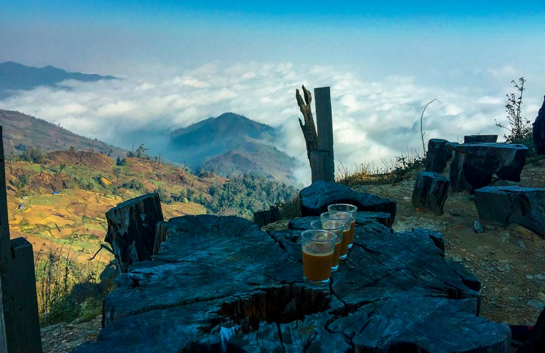 Nhâm nhi cà phê, ngắm cảnh mây núi Lảo Thẩn