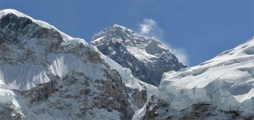 Them-hai-nha-tham-hiem-tu-nan-tren-dinh-Everest-wetrekvn