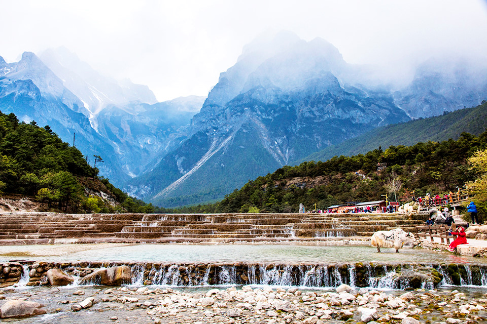 Kham-pha-nhung-diem-den-hap-dan-khi-du -lich-toi-le-giang-Shangri-La-wetrekvn