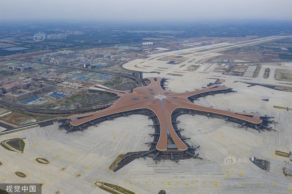 Chiêm ngưỡng sân bay ''sao biển'' lớn nhất thế giới ở Trung Quốc sắp hoàn thiện, rộng bằng... 63 quảng trường Thiên An Môn