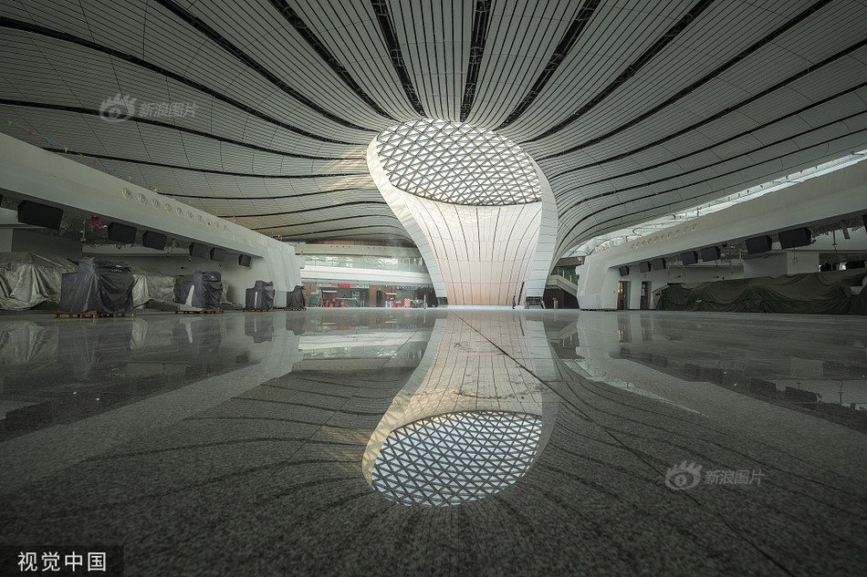 Chiêm ngưỡng sân bay ''sao biển'' lớn nhất thế giới ở Trung Quốc sắp hoàn thiện, rộng bằng... 63 quảng trường Thiên An Môn