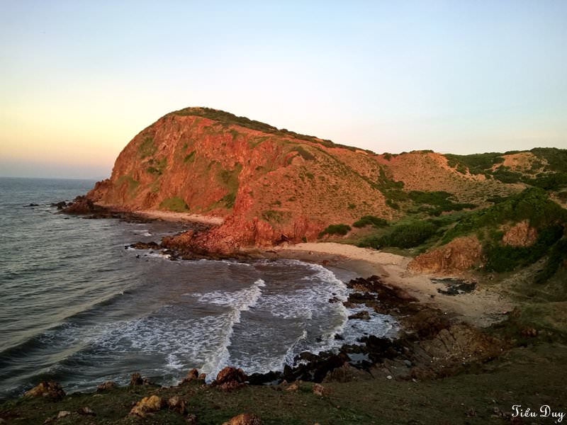 Chay-xe-may-cam-trai-o-Mui-Yen-Điem-dep-giau-minh-o-Binh-Thuan.jpg