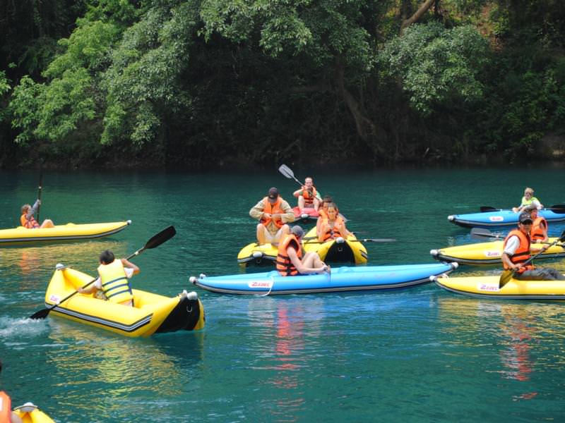 Cheo-kayak-o-suoi-nuoc-Mooc-song-Chay-Quang-Binh-wetrekvn.jpg