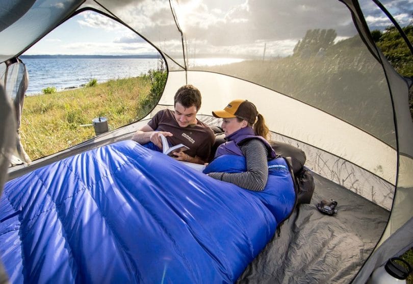 Cách chọn túi ngủ khi đi cắm trại, dã ngoại trong rừng1
