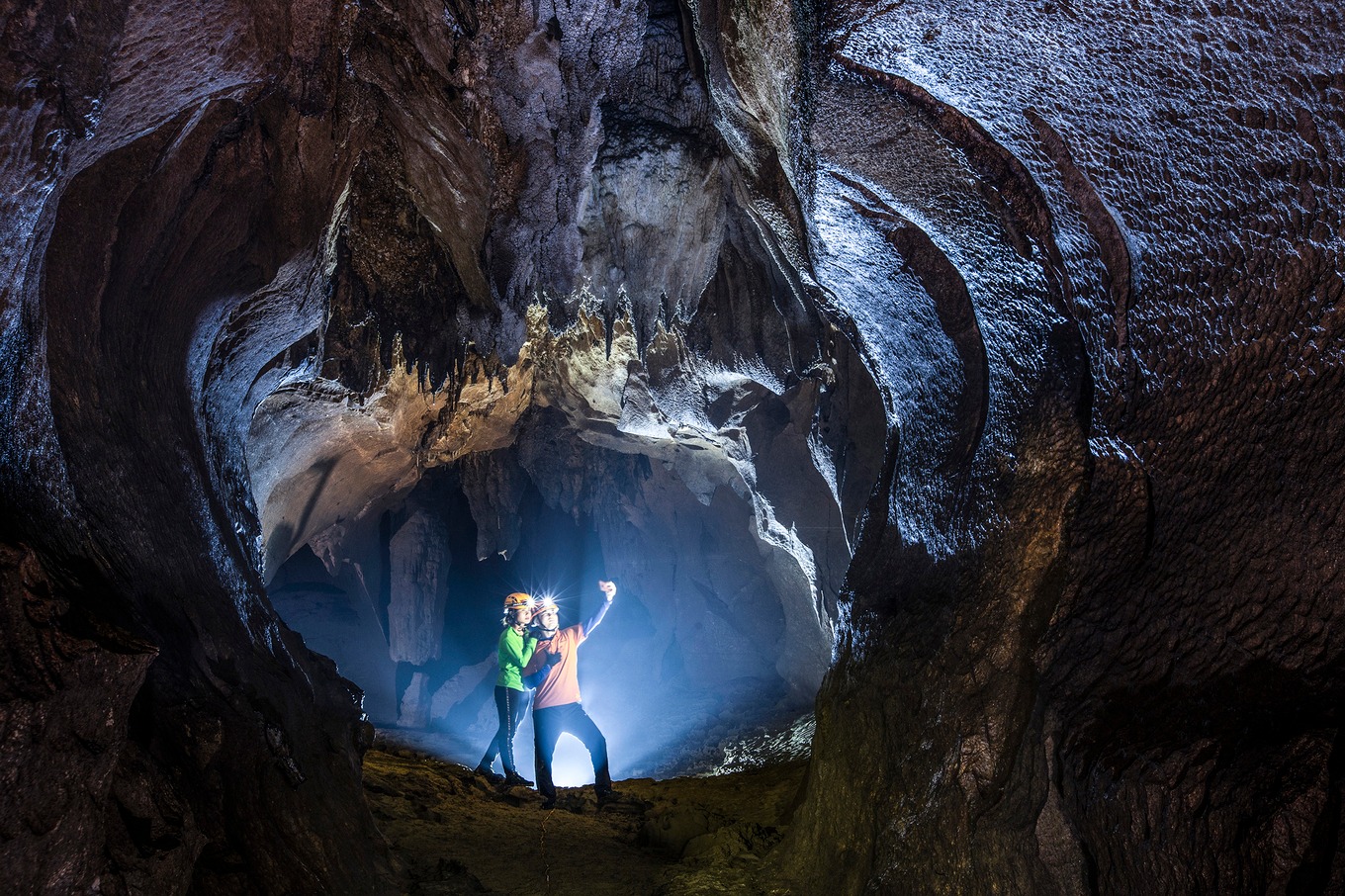 Chiêm ngưỡng đường hầm tình yêu trong hang động đẹp nhất nhì đất Việt4