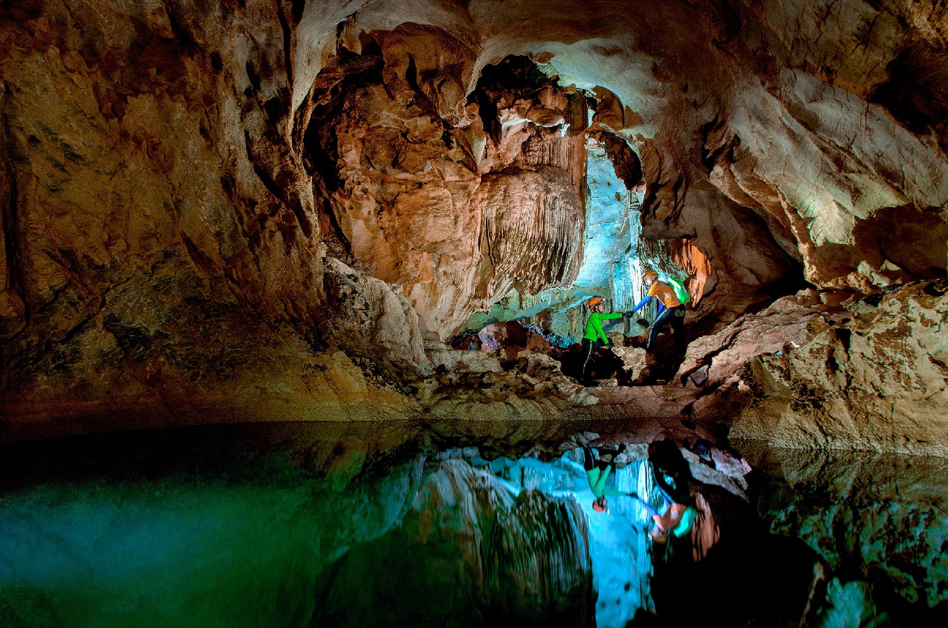 Chiêm ngưỡng đường hầm tình yêu trong hang động đẹp nhất nhì đất Việt6