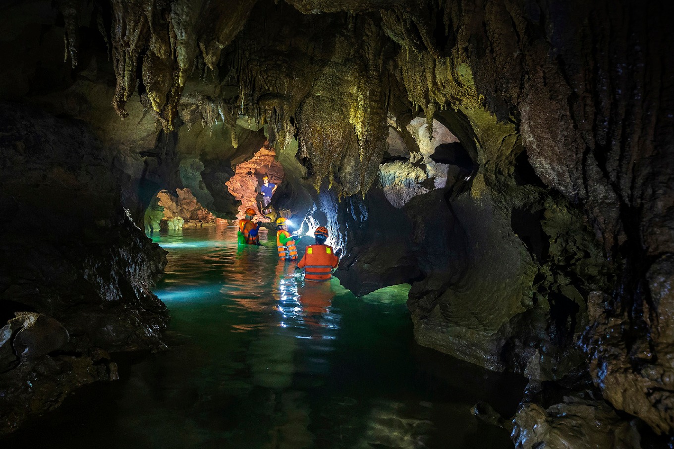 Chiêm ngưỡng đường hầm tình yêu trong hang động đẹp nhất nhì đất Việt7