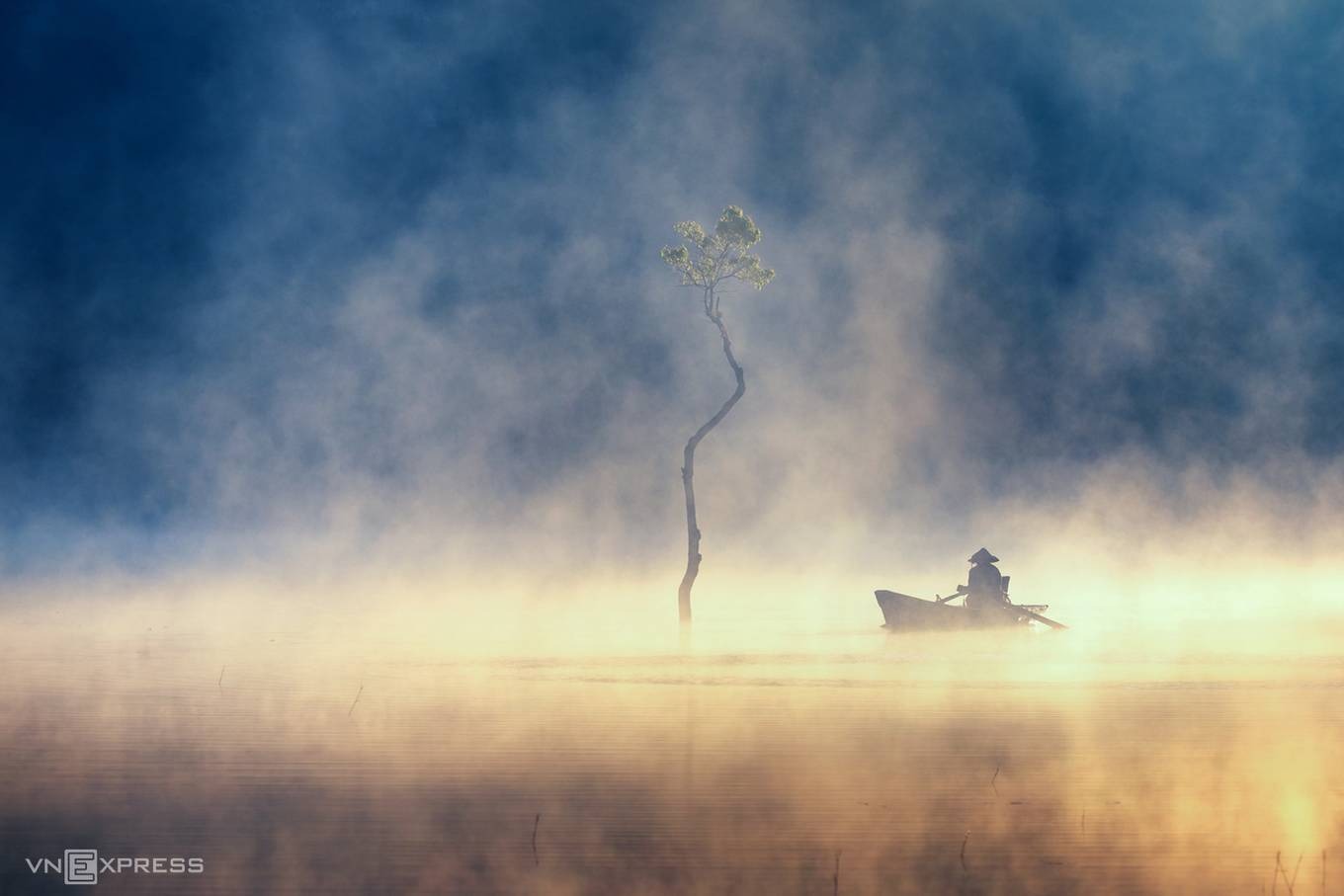 Hồ Tuyền Lâm nét huyền ảo trong sương giữa núi rừng5