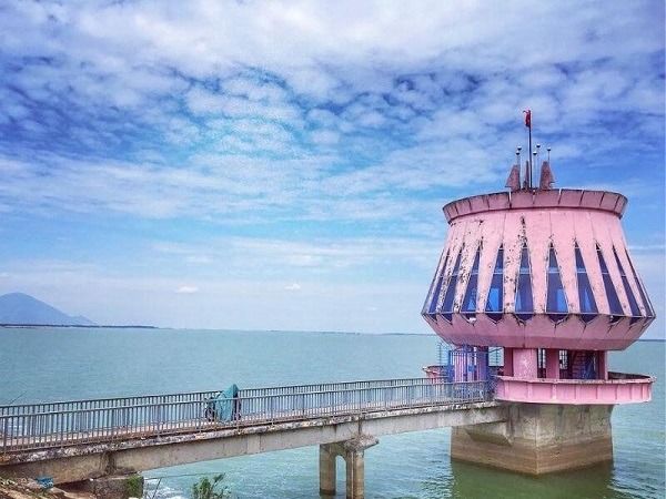 Khám phá hồ nước ngọt nhân tạo lớn nhất Việt Nam1