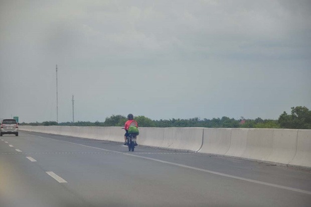 Nghe lời google map "xúi dại" hơn 5.000 xe máy chạy vào cao tốc TP HCM-Dầu Giây