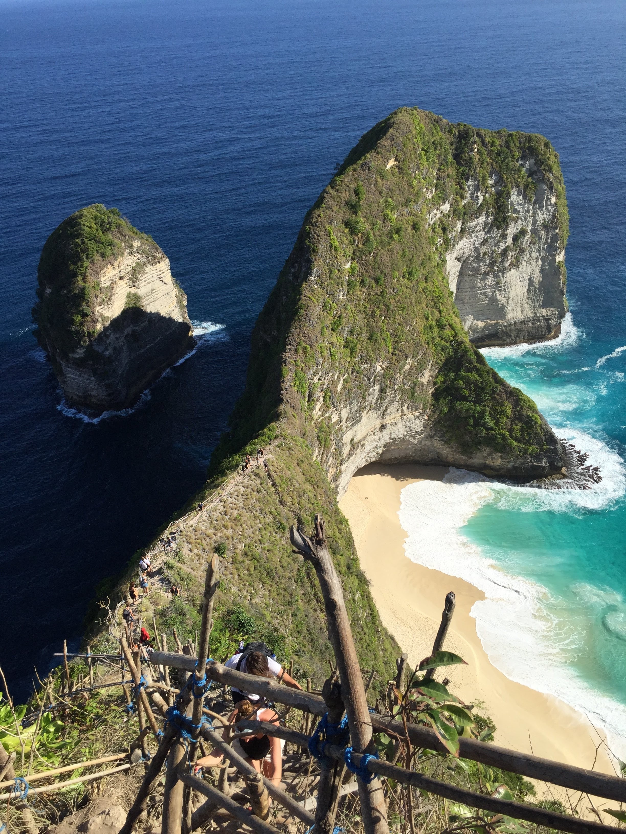 Trèo lên lưng "khủng long" tại thiên đường du lịch Bali