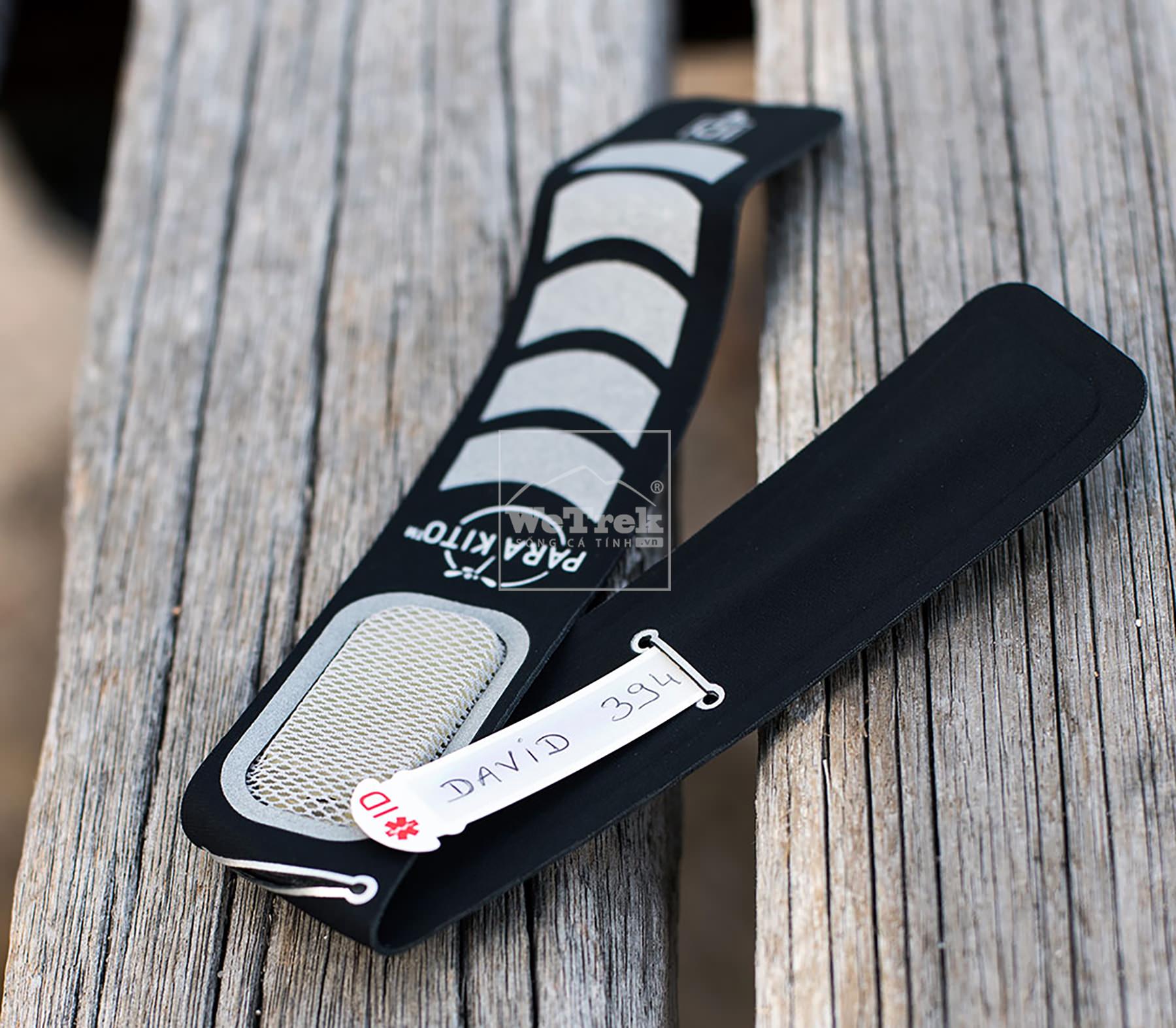 Vòng đeo tay chống muỗi thể thao PARAKITO Black Sport Band - 8027 Đen