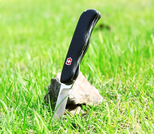 Dao đa năng VICTORINOX NOMAD 0.8353.3 Đen