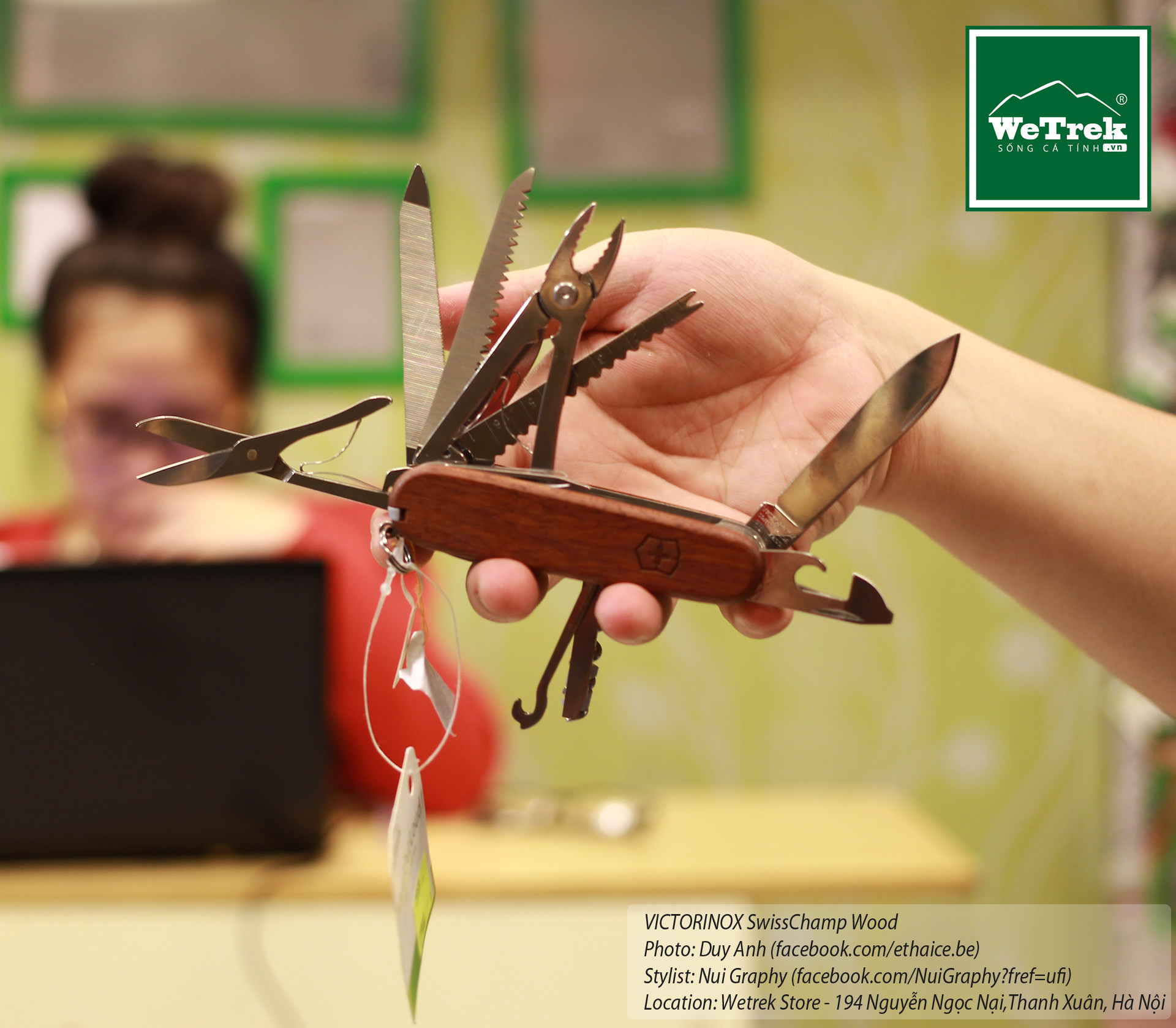 DAO ĐA NĂNG VICTORINOX SwissChamp Wood 1.6794.69