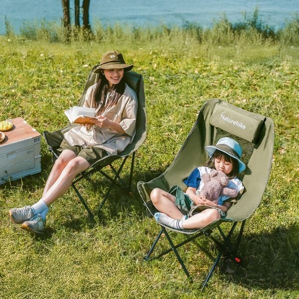 Ghế Naturehike CNK2550JJ019 ở tư thế ngả lưng 120 độ thư giãn
