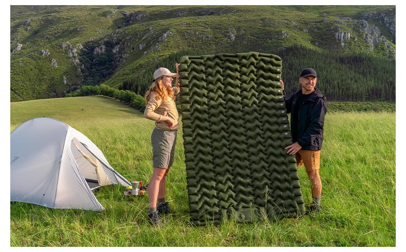 Đệm hơi siêu nhẹ FC01 Naturehike CNK2550WS019 trải tại điểm dừng chân