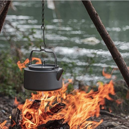Chi tiết vòi rót và đáy chống trượt của ấm titan Naturehike NH21CJ007
