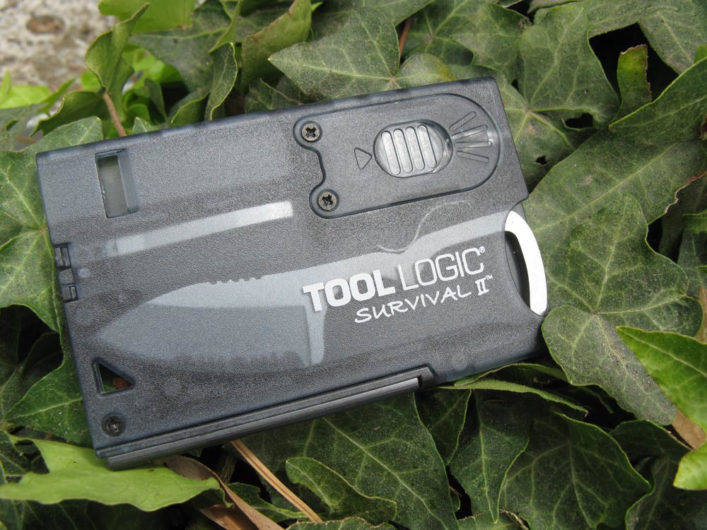 The-sinh-ton-Tool-Logic-Survival-Card-Light-Fire-Starter